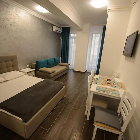 Solid Apartment Mamaia
