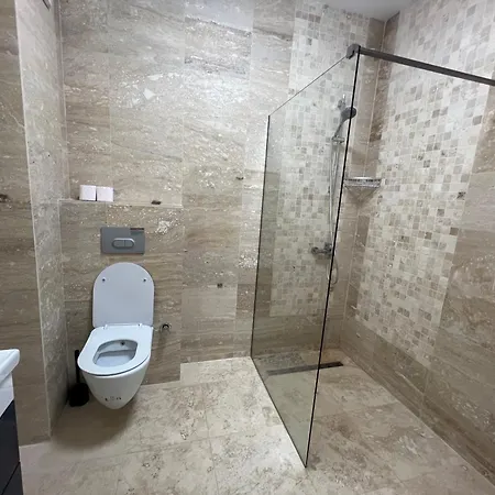 Solid Apartment Mamaia